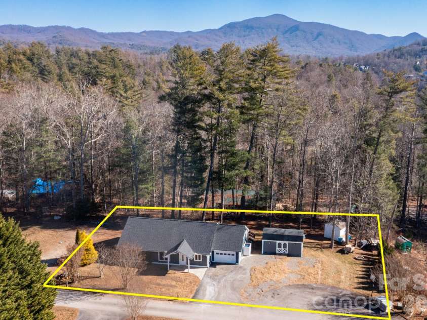 7 McGee Ridge Road, Fairview, NC 28730.  MLS# CAR4327576, YatesRealty ID 9362. Approximate property lines. 