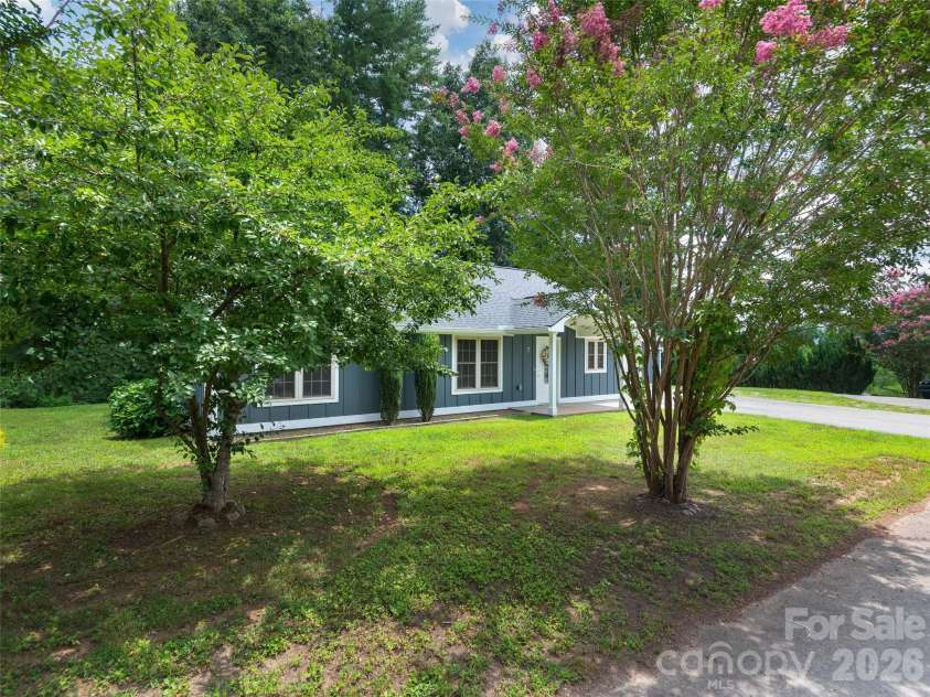 7 Mcgee Ridge Road, Fairview, NC 28730.  MLS# CAR4404833, YatesRealty ID 9362. 