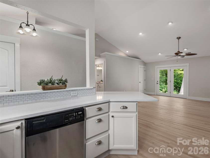 7 Mcgee Ridge Road, Fairview, NC 28730.  MLS# CAR4404833, YatesRealty ID 9362. 