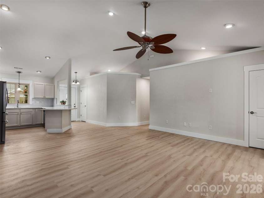7 Mcgee Ridge Road, Fairview, NC 28730.  MLS# CAR4404833, YatesRealty ID 9362. 