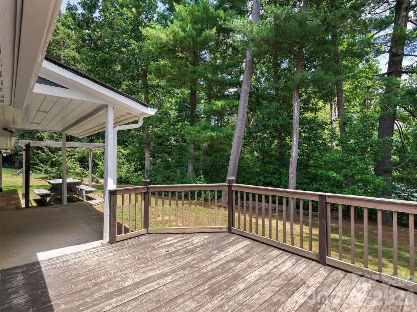 7 Mcgee Ridge Road, Fairview, NC 28730.  MLS# CAR4404833, YatesRealty ID 9362. 