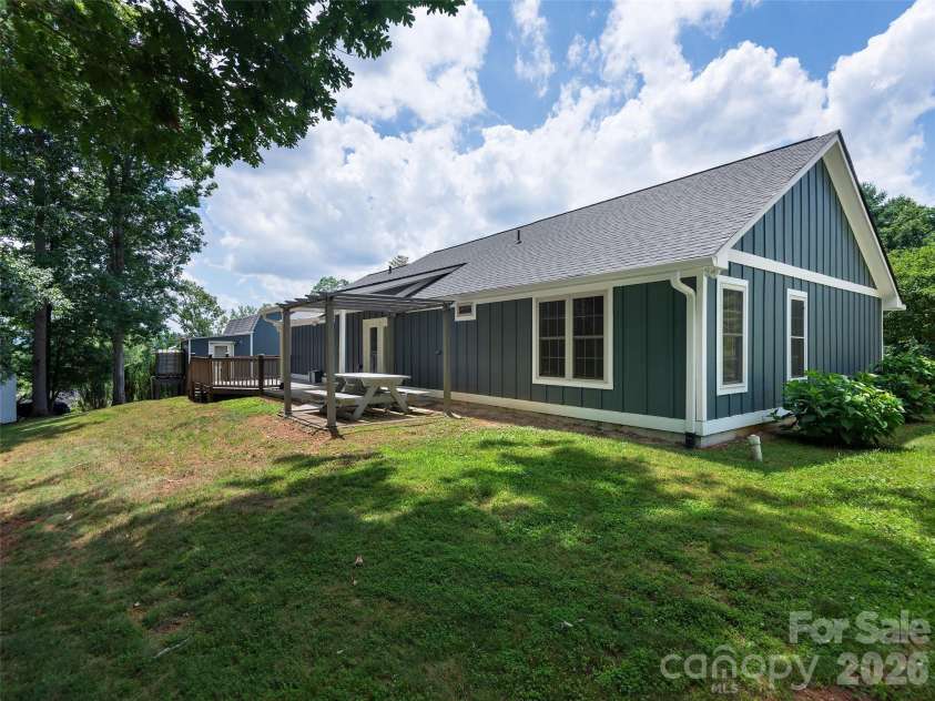 7 Mcgee Ridge Road, Fairview, NC 28730.  MLS# CAR4404833, YatesRealty ID 9362. 