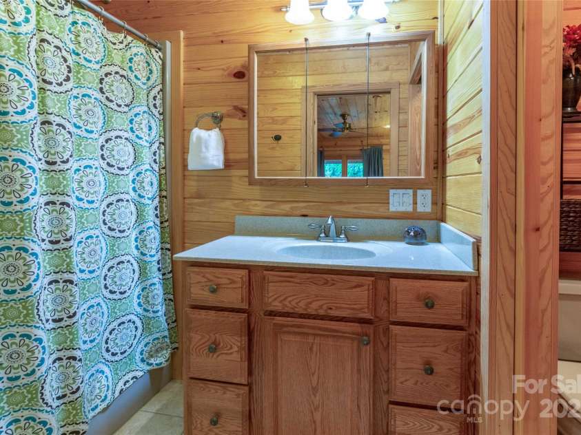 278 Talisi Trail, Whittier, NC 28789.  MLS# CAR4240743, YatesRealty ID 9363. Primary Bathroom