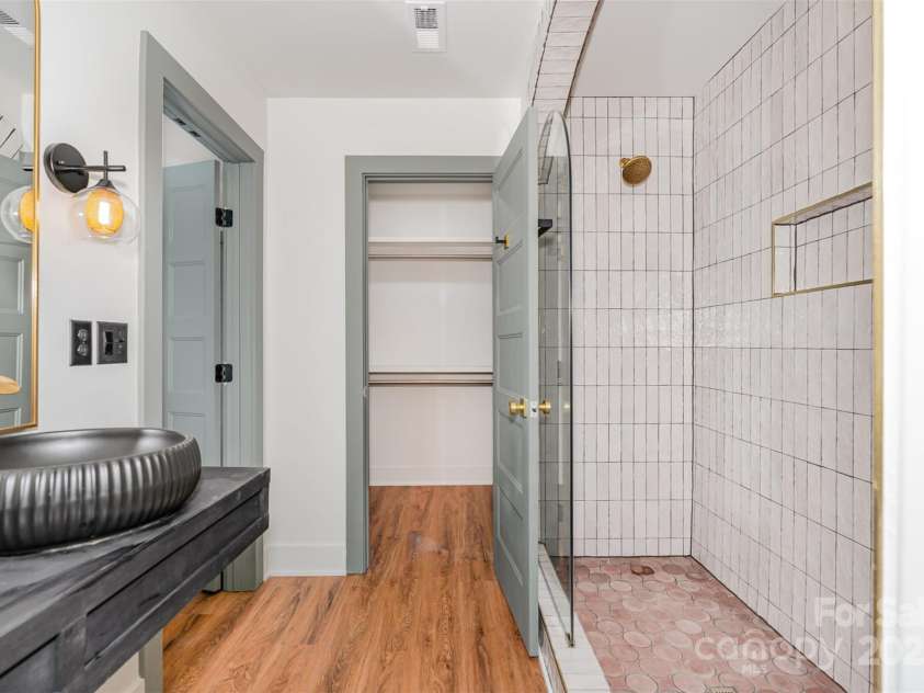 1314 Eddie Street, Gastonia, NC 28054.  MLS# CAR4245888, YatesRealty ID 9365. Master bath and walk-in closet