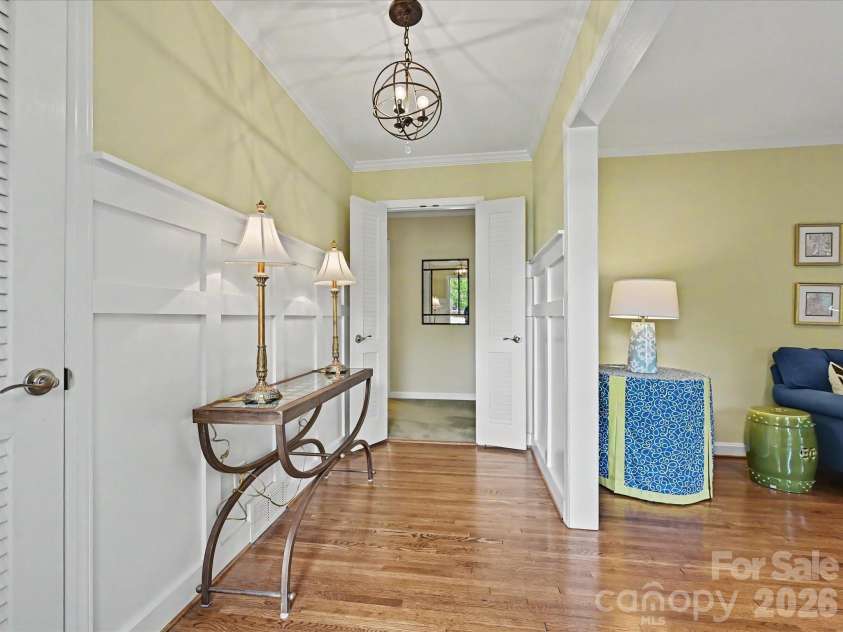 3927 Barclay Downs Drive, Charlotte, NC 28209.  MLS# CAR4356826, YatesRealty ID 9366. Entrance