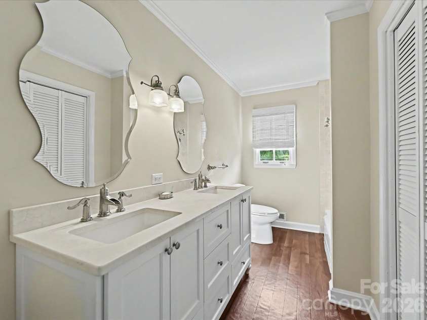 3927 Barclay Downs Drive, Charlotte, NC 28209.  MLS# CAR4356826, YatesRealty ID 9366. Full Bathroom