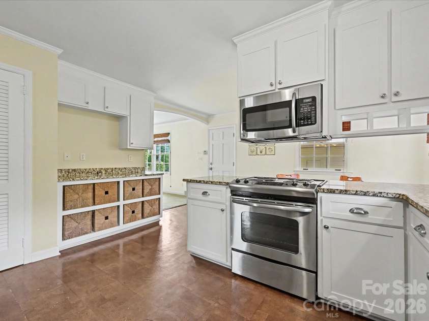 3927 Barclay Downs Drive, Charlotte, NC 28209.  MLS# CAR4356826, YatesRealty ID 9366. Kitchen