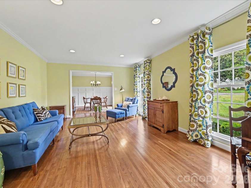 3927 Barclay Downs Drive, Charlotte, NC 28209.  MLS# CAR4356826, YatesRealty ID 9366. Living Room