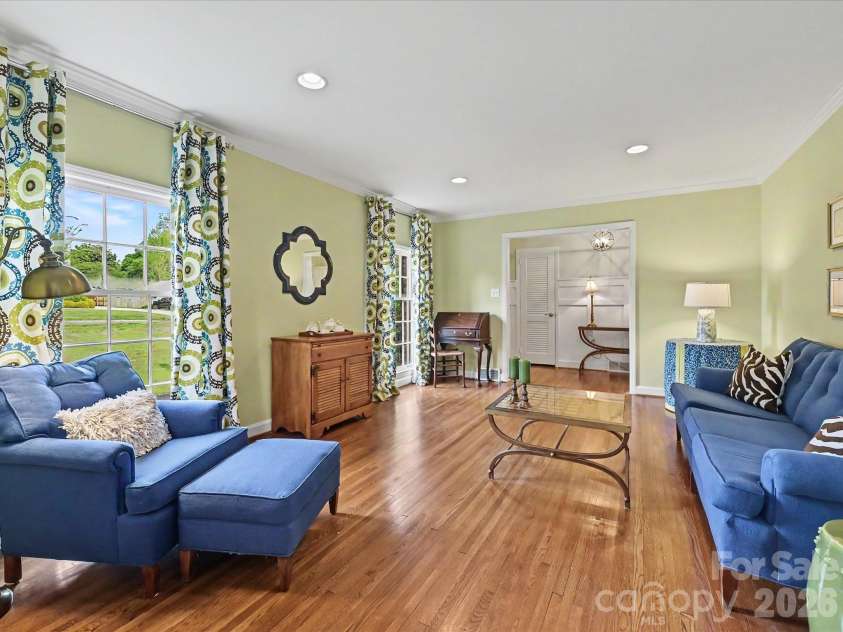 3927 Barclay Downs Drive, Charlotte, NC 28209.  MLS# CAR4356826, YatesRealty ID 9366. Living Room