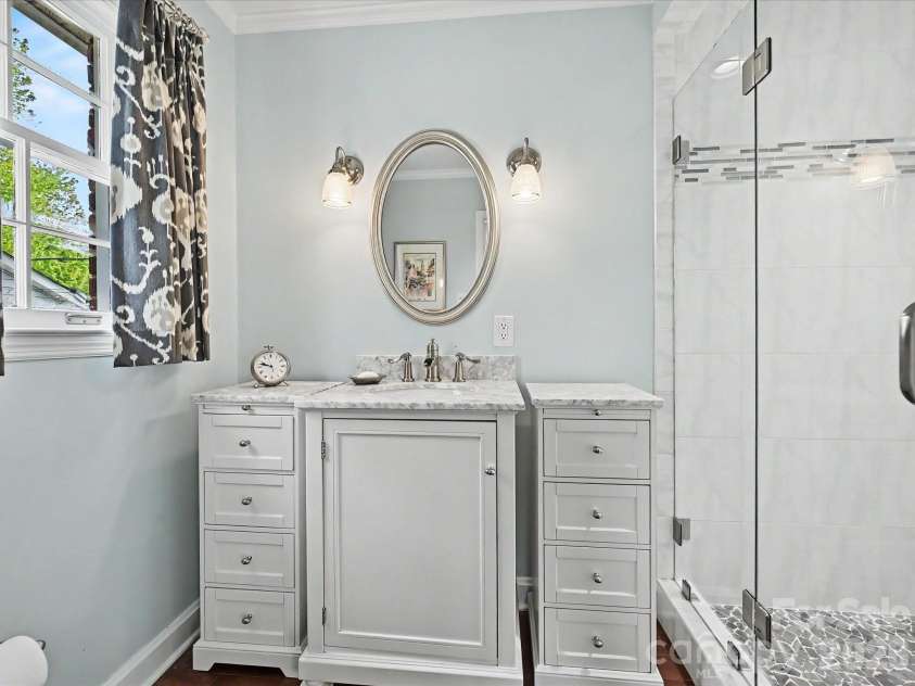 3927 Barclay Downs Drive, Charlotte, NC 28209.  MLS# CAR4356826, YatesRealty ID 9366. Primary Bathroom