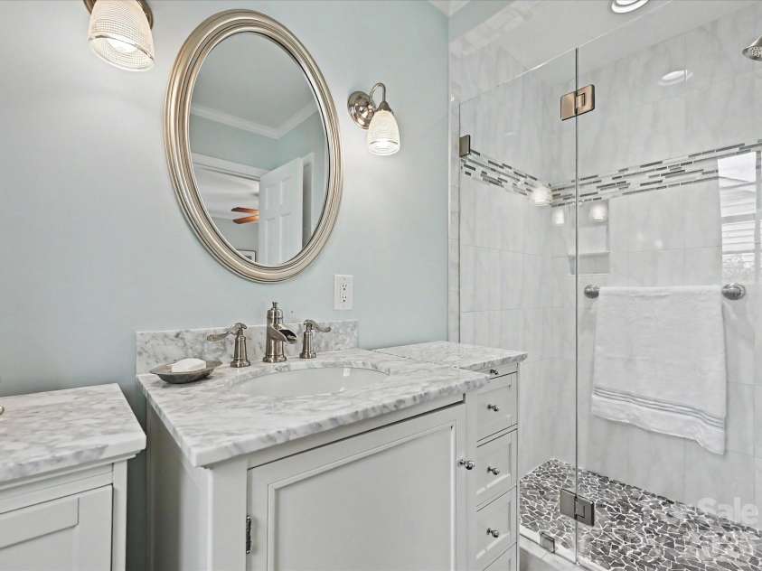 3927 Barclay Downs Drive, Charlotte, NC 28209.  MLS# CAR4356826, YatesRealty ID 9366. Primary Bathroom