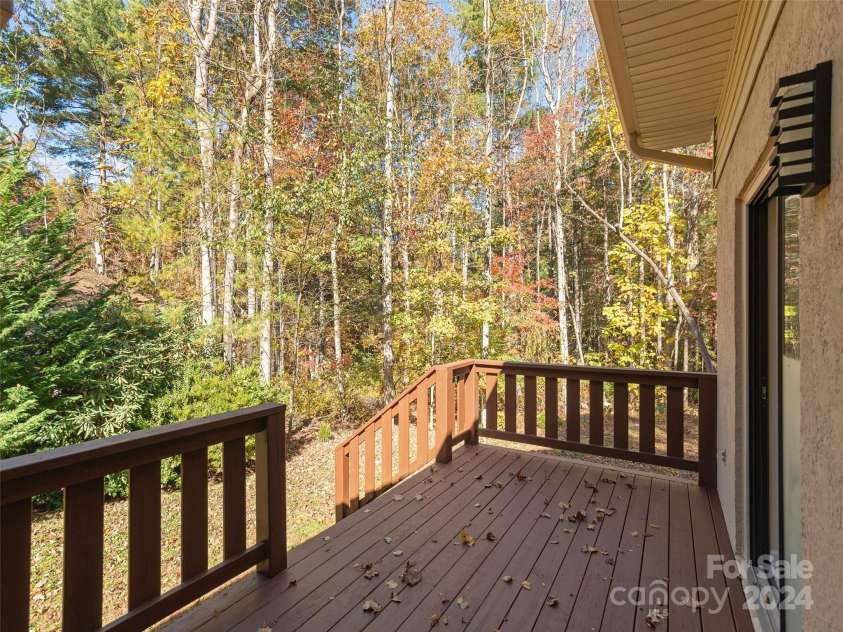 6 Peppermill Place, Flat Rock, NC 28731.  MLS# CAR4195349, YatesRealty ID 9366. 
