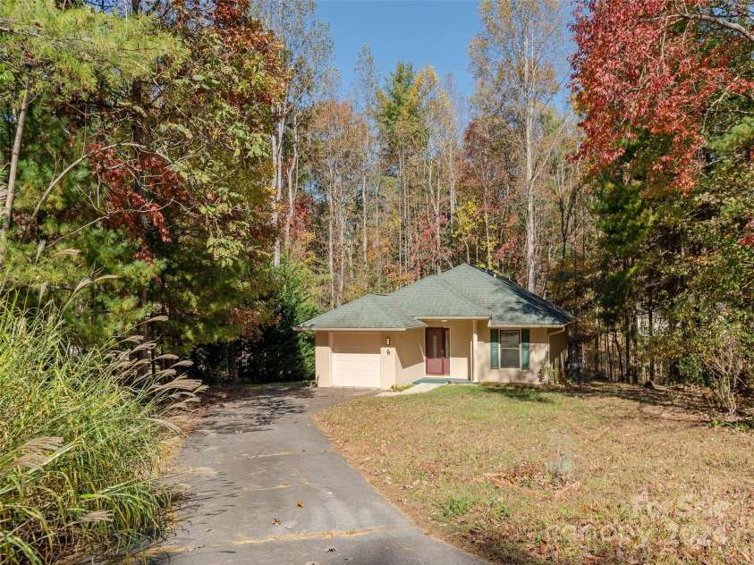 6 Peppermill Place, Flat Rock, NC 28731.  MLS# CAR4195349, YatesRealty ID 9366. 