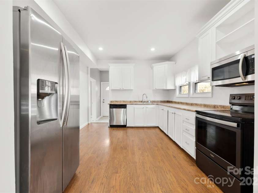 590 Main Street, Concord, NC 28027.  MLS# CAR4222529, YatesRealty ID 9367. Spacious Kitchen