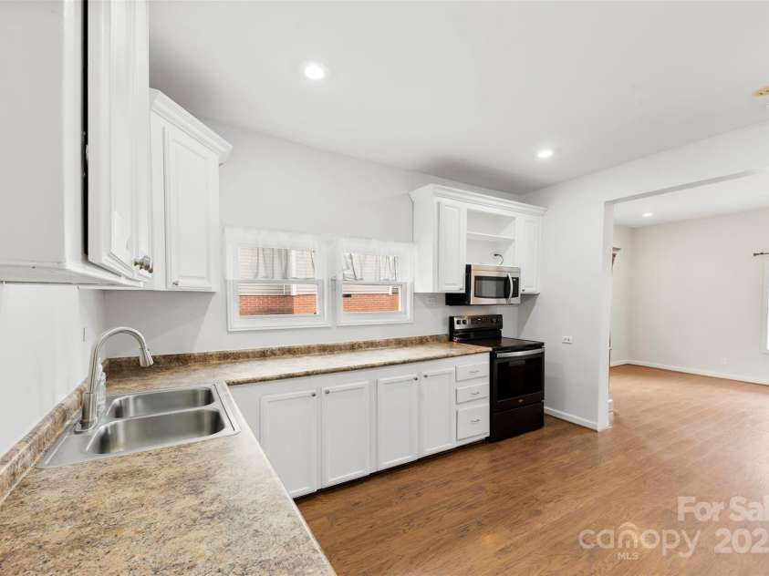 590 Main Street, Concord, NC 28027.  MLS# CAR4222529, YatesRealty ID 9367. Spacious Kitchen