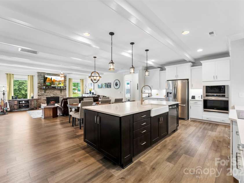 130 Candlewood Drive, Kings Mountain, NC 28086.  MLS# CAR4250871, YatesRealty ID 9368. 