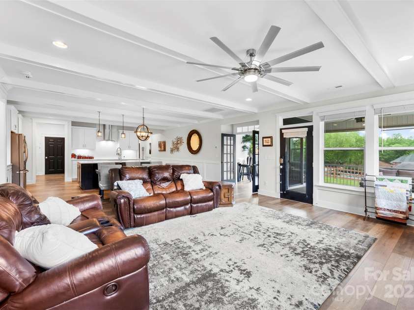 130 Candlewood Drive, Kings Mountain, NC 28086.  MLS# CAR4250871, YatesRealty ID 9368. 