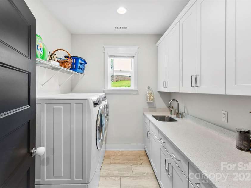 130 Candlewood Drive, Kings Mountain, NC 28086.  MLS# CAR4250871, YatesRealty ID 9368. 