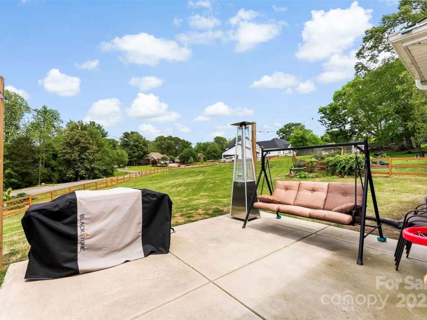 130 Candlewood Drive, Kings Mountain, NC 28086.  MLS# CAR4250871, YatesRealty ID 9368. 