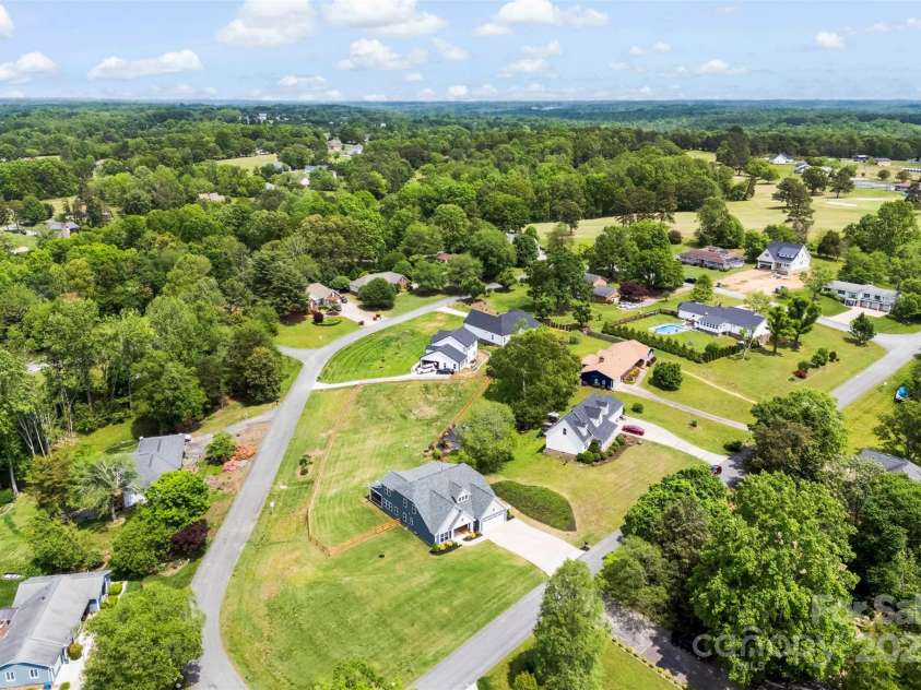 130 Candlewood Drive, Kings Mountain, NC 28086.  MLS# CAR4250871, YatesRealty ID 9368. 