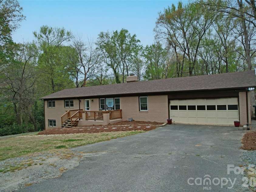 604 Sunnybrook Drive, Monroe, NC 28110.  MLS# CAR4352950, YatesRealty ID 9368. 