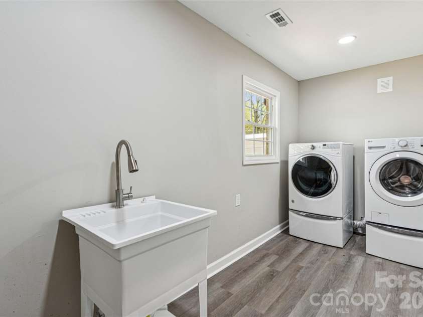 604 Sunnybrook Drive, Monroe, NC 28110.  MLS# CAR4352950, YatesRealty ID 9368. 