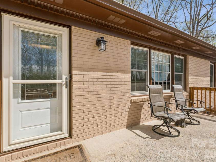 604 Sunnybrook Drive, Monroe, NC 28110.  MLS# CAR4352950, YatesRealty ID 9368. 