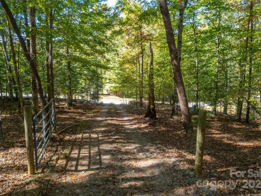 329 Cinnamon Ridge, Rutherfordton, NC 28139.  MLS# CAR4314357, YatesRealty ID 9369. 