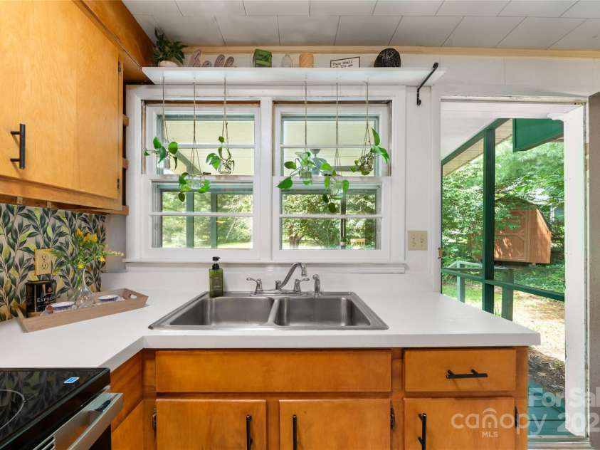 45 Armstrong Road, Etowah, NC 28729.  MLS# CAR4276177, YatesRealty ID 9369. 