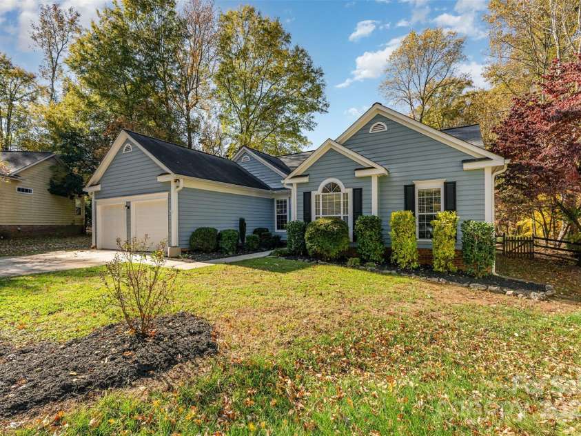 7024 Passeres Court, Charlotte, NC 28215.  MLS# CAR4319983, YatesRealty ID 937. 