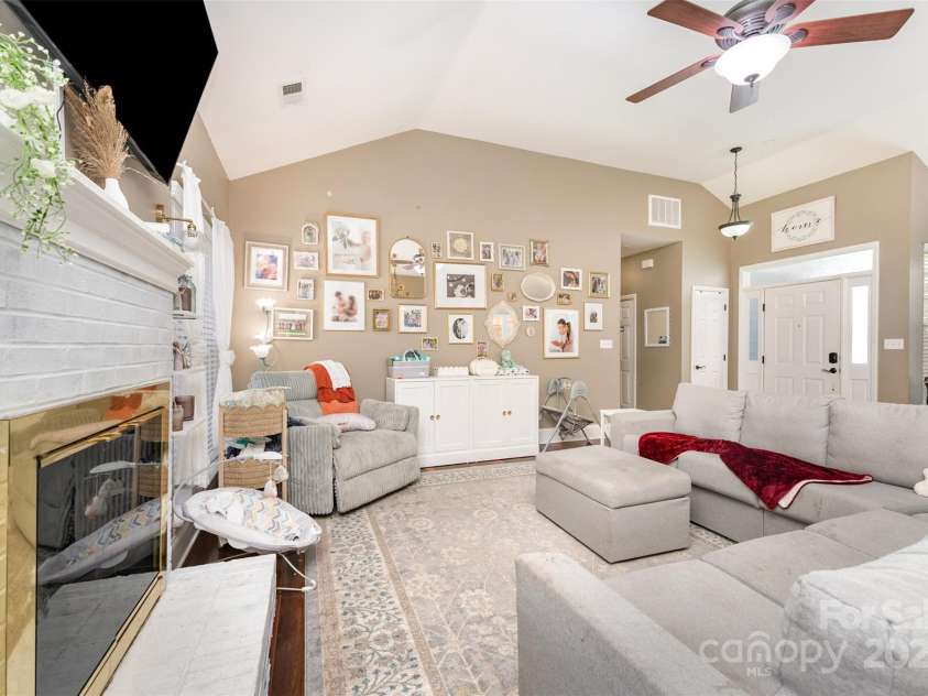 7024 Passeres Court, Charlotte, NC 28215.  MLS# CAR4319983, YatesRealty ID 937. 