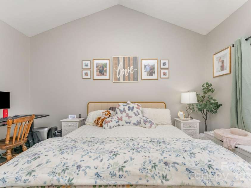 7024 Passeres Court, Charlotte, NC 28215.  MLS# CAR4319983, YatesRealty ID 937. 