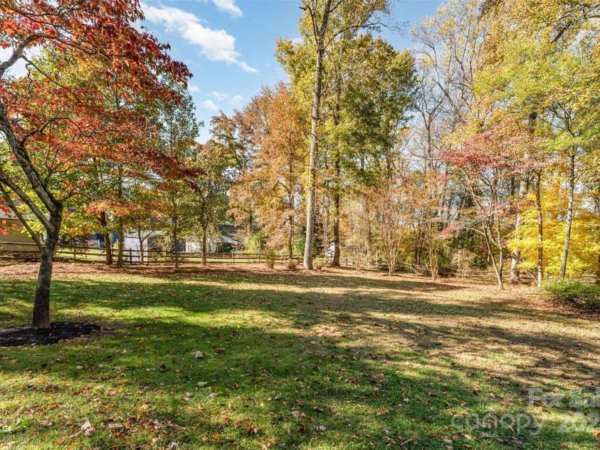 7024 Passeres Court, Charlotte, NC 28215.  MLS# CAR4319983, YatesRealty ID 937. 