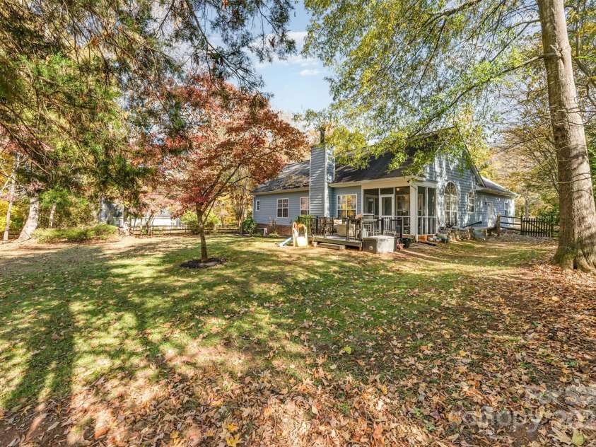 7024 Passeres Court, Charlotte, NC 28215.  MLS# CAR4319983, YatesRealty ID 937. 