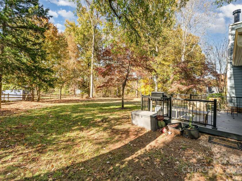 7024 Passeres Court, Charlotte, NC 28215.  MLS# CAR4319983, YatesRealty ID 937. 