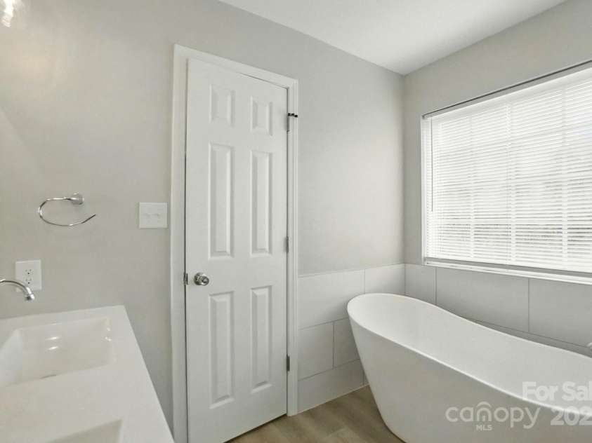 2945 Christian Scott Lane, Charlotte, NC 28214.  MLS# CAR4242532, YatesRealty ID 9370. 