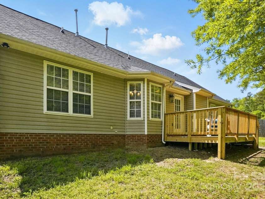 2945 Christian Scott Lane, Charlotte, NC 28214.  MLS# CAR4242532, YatesRealty ID 9370. 
