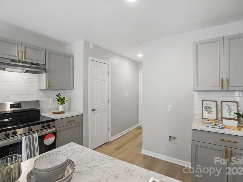 2945 Christian Scott Lane, Charlotte, NC 28214.  MLS# CAR4242532, YatesRealty ID 9370. Kitchen