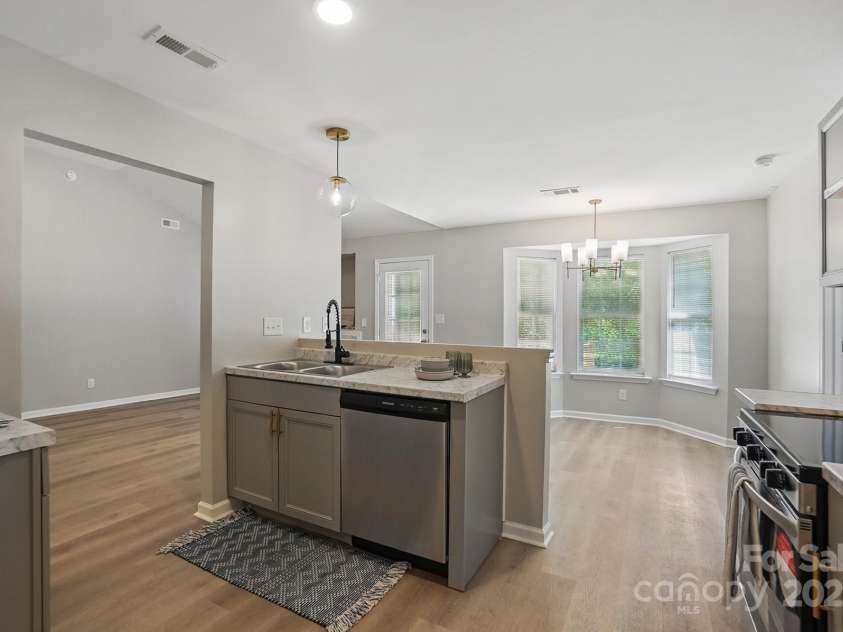 2945 Christian Scott Lane, Charlotte, NC 28214.  MLS# CAR4242532, YatesRealty ID 9370. Kitchen