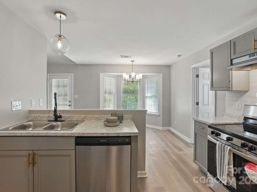 2945 Christian Scott Lane, Charlotte, NC 28214.  MLS# CAR4242532, YatesRealty ID 9370. Kitchen
