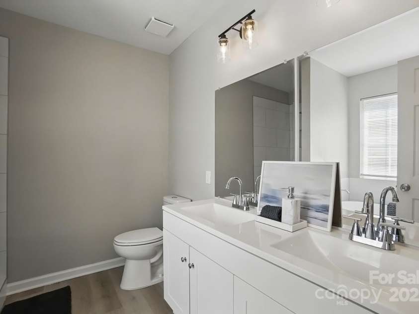 2945 Christian Scott Lane, Charlotte, NC 28214.  MLS# CAR4242532, YatesRealty ID 9370. Primary Bath