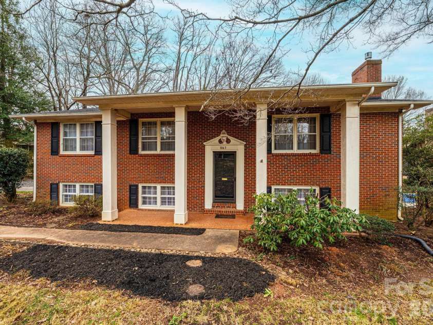 1063 4th Avenue Drive, Hickory, NC 28601.  MLS# CAR4350686, YatesRealty ID 9372. 
