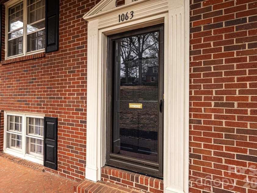 1063 4th Avenue Drive, Hickory, NC 28601.  MLS# CAR4350686, YatesRealty ID 9372. 