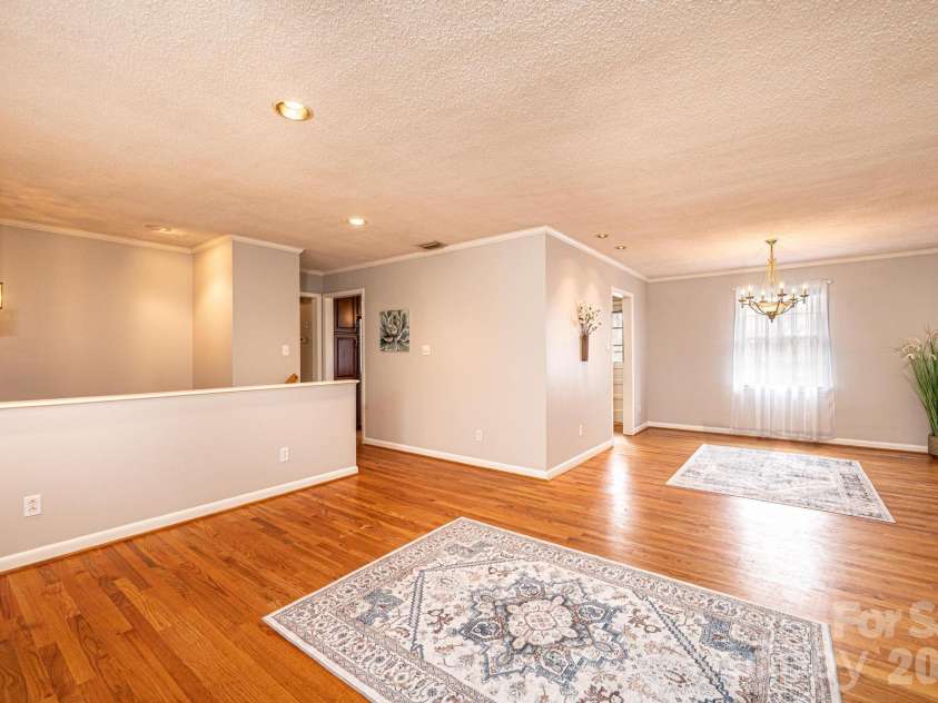 1063 4th Avenue Drive, Hickory, NC 28601.  MLS# CAR4350686, YatesRealty ID 9372. 
