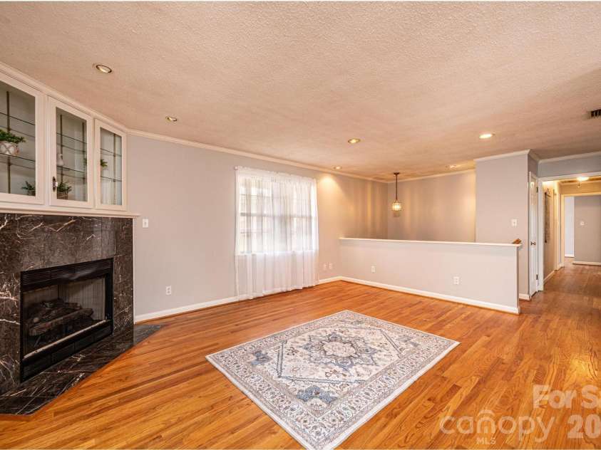 1063 4th Avenue Drive, Hickory, NC 28601.  MLS# CAR4350686, YatesRealty ID 9372. 