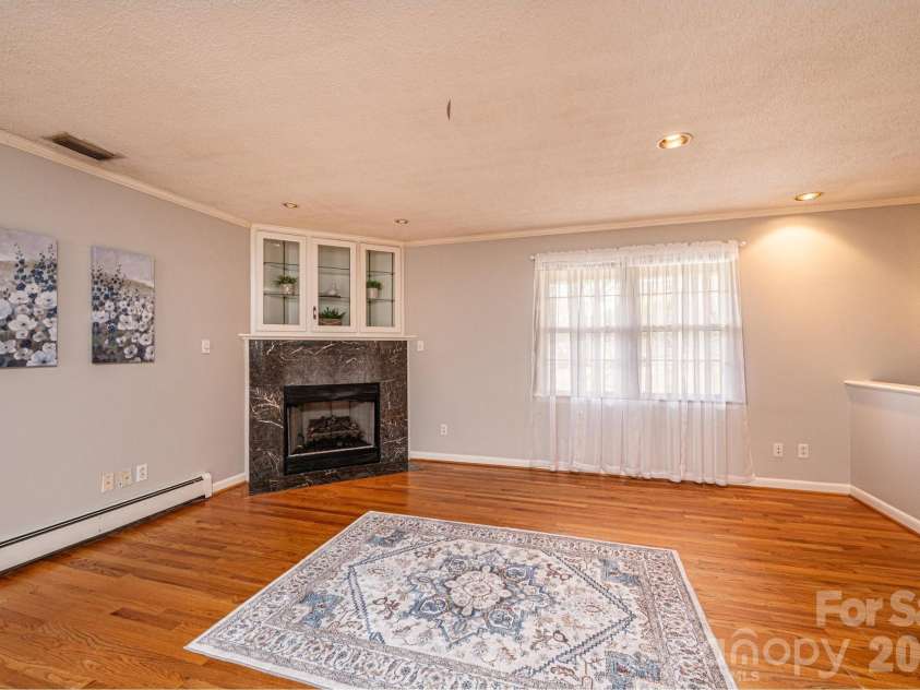 1063 4th Avenue Drive, Hickory, NC 28601.  MLS# CAR4350686, YatesRealty ID 9372. 