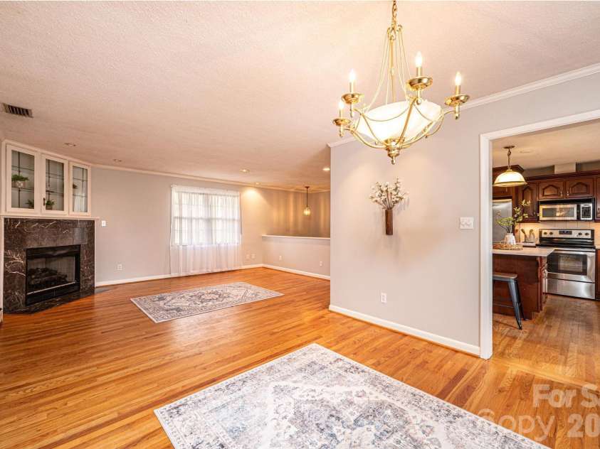 1063 4th Avenue Drive, Hickory, NC 28601.  MLS# CAR4350686, YatesRealty ID 9372. 