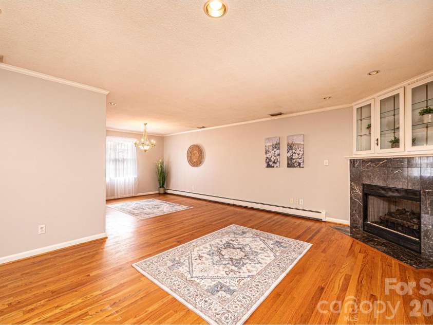 1063 4th Avenue Drive, Hickory, NC 28601.  MLS# CAR4350686, YatesRealty ID 9372. 