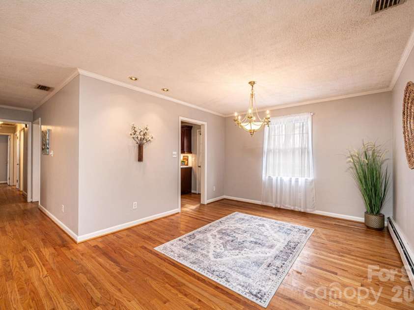 1063 4th Avenue Drive, Hickory, NC 28601.  MLS# CAR4350686, YatesRealty ID 9372. 