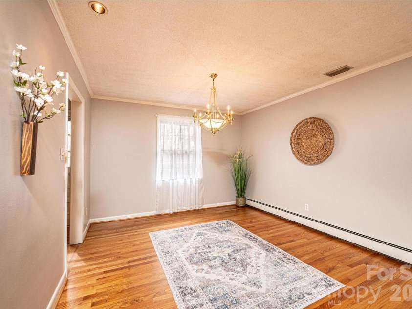 1063 4th Avenue Drive, Hickory, NC 28601.  MLS# CAR4350686, YatesRealty ID 9372. 